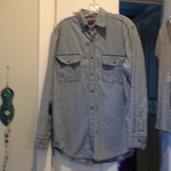 🤑BOGO🤑 Men’s Wolverine denim work shirt - Picture 3 of 13